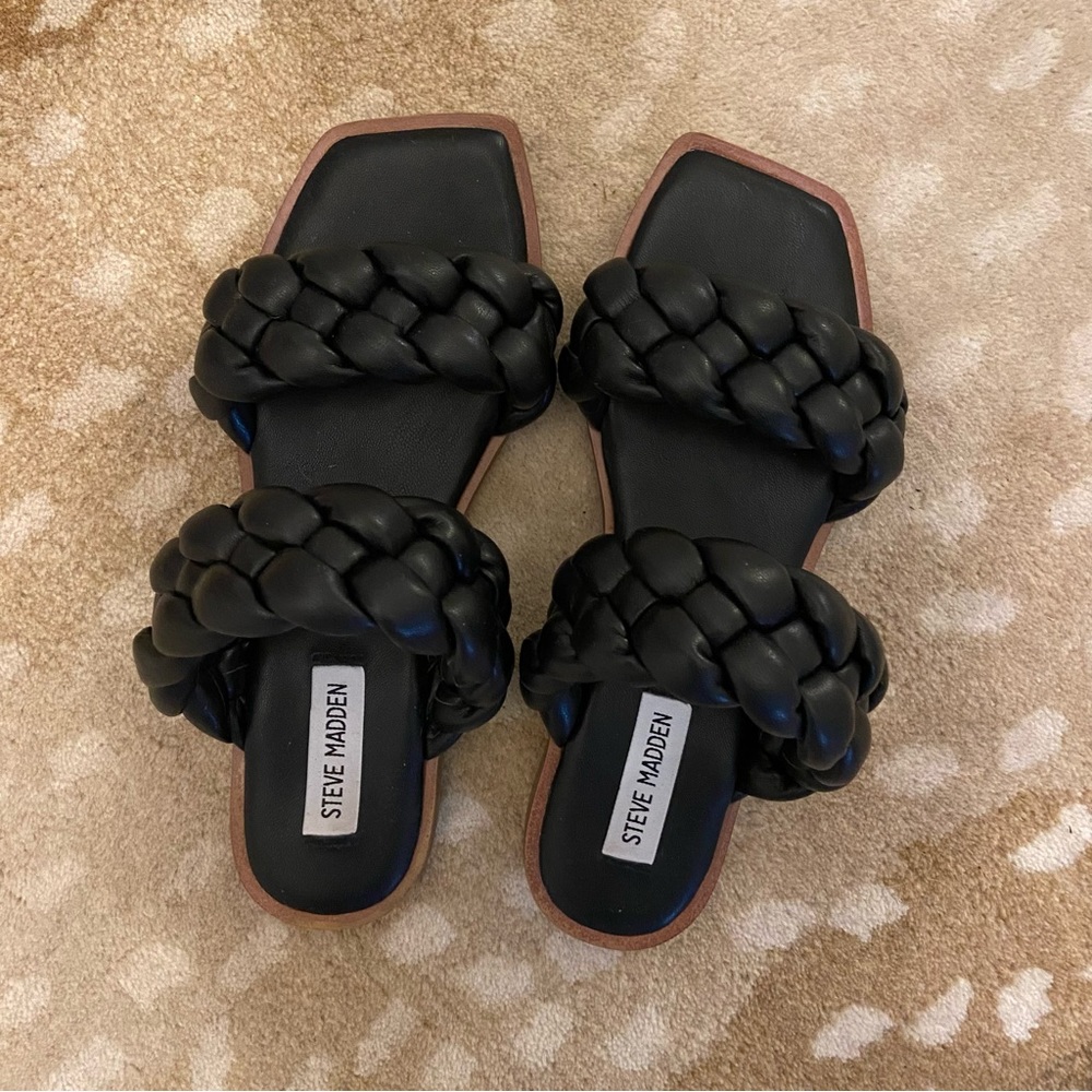 Braided faux black leather slides 🤍 7.5 🤍 Steve Madden